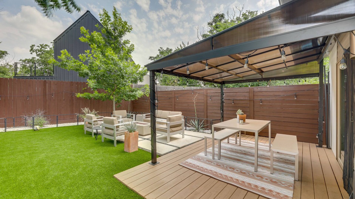 Rosewood House | Modern Austin Townhome w/Covered Patio, Balcony!