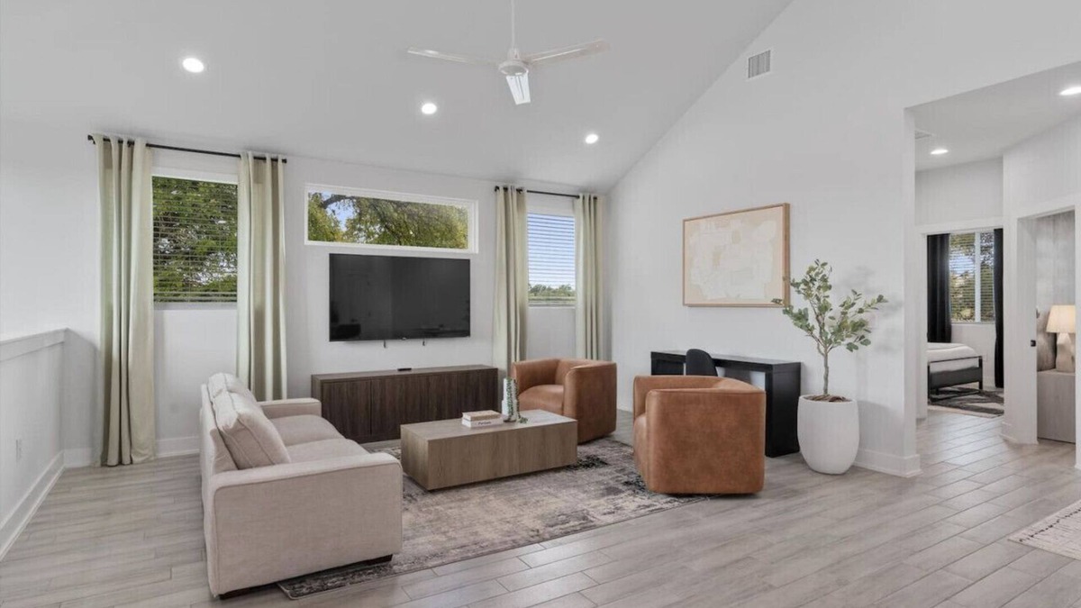 University Hills and Windsor Park House | Modern Austin Townhouse with Balcony, Comfy Beds & Reserved Parking
