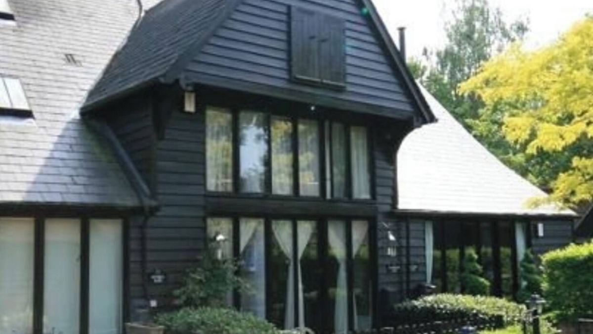 Hatfield Broad Oak House | MODERN BARN - SLEEPS 6 - 12 MINS TO STANSTED AIRPORT- PICTURESQUE VILLAGE