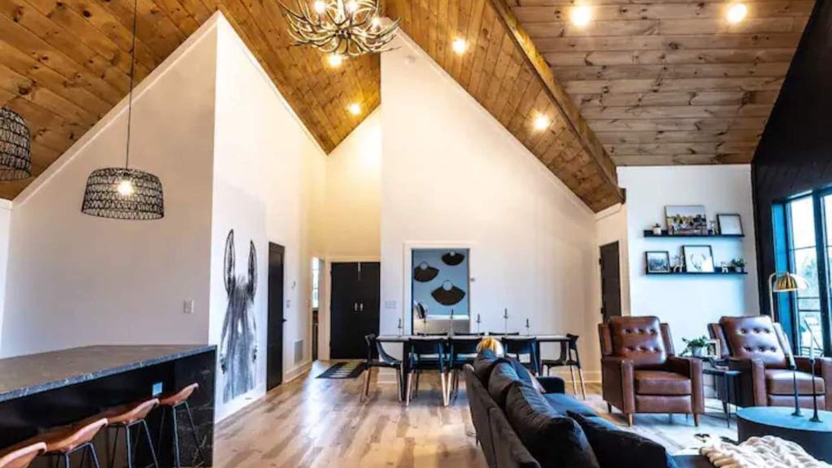 Fisherville House | Modern barn home on a Kentucky horse farm