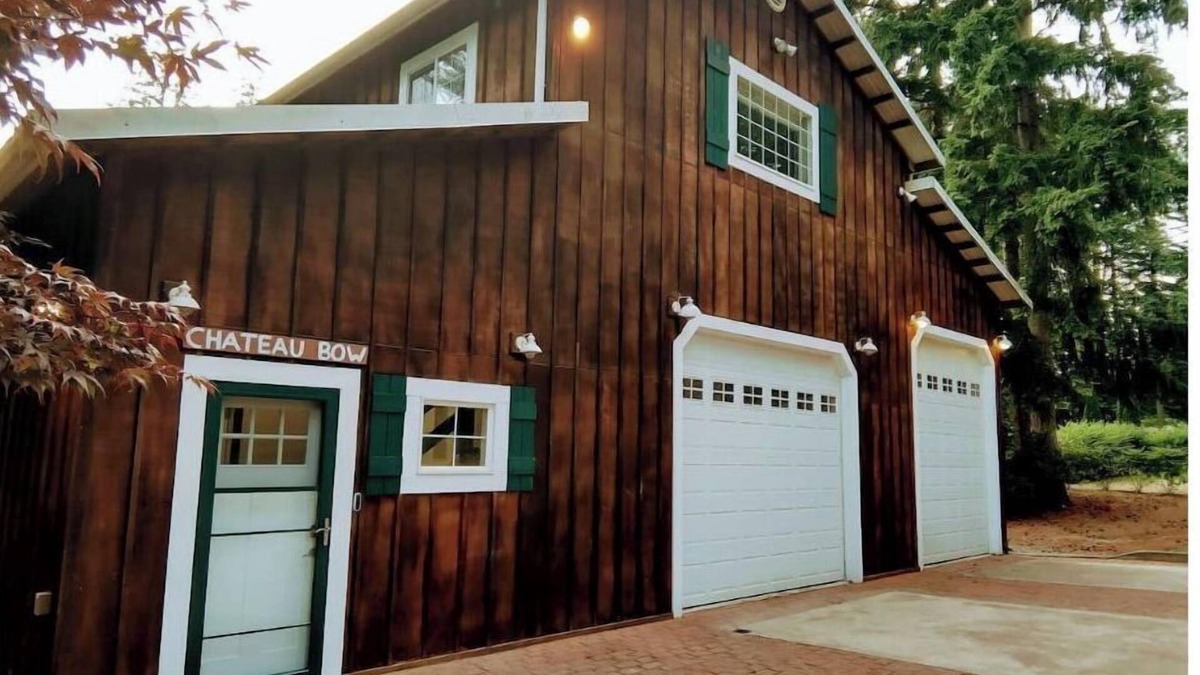 Bow House | Modern Barn Retreat with Private Taproom & Forest Views