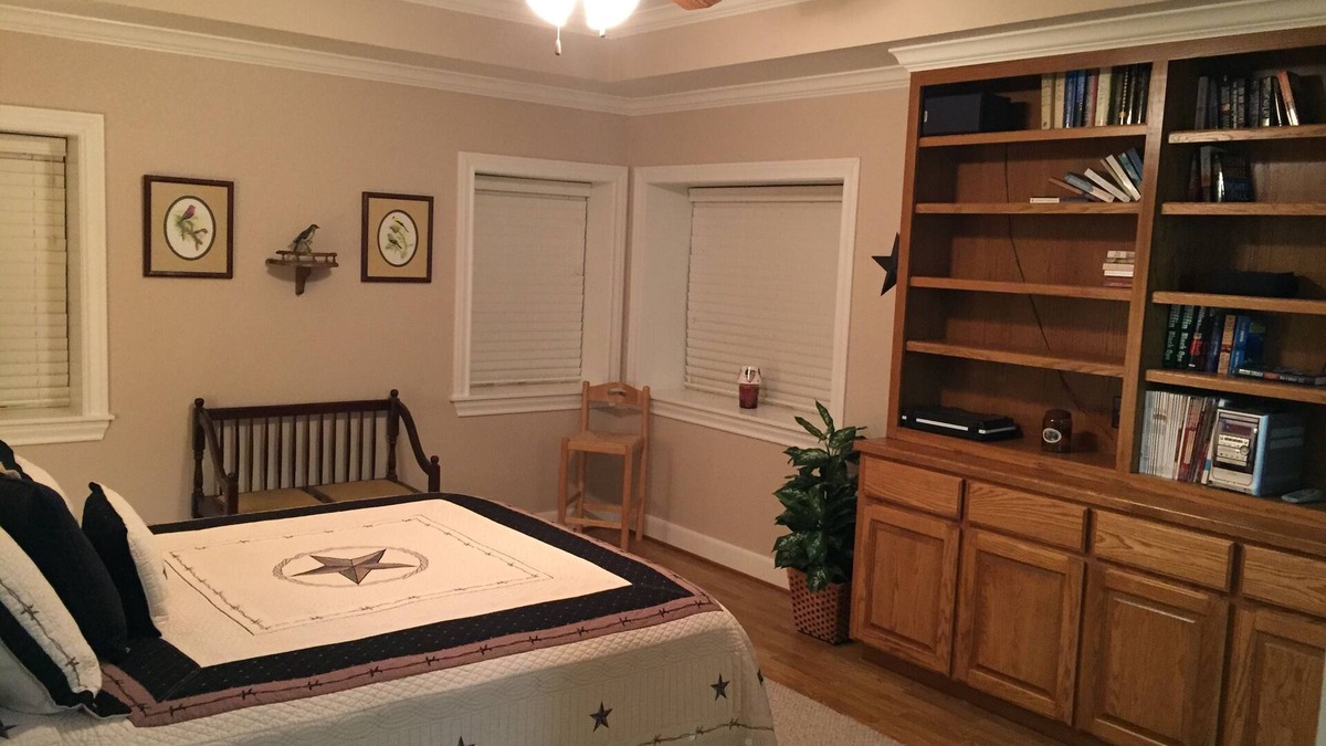 Burton House | Modern Barndominium on 20 quiet acres 10 miles from Round Top Antique Fair