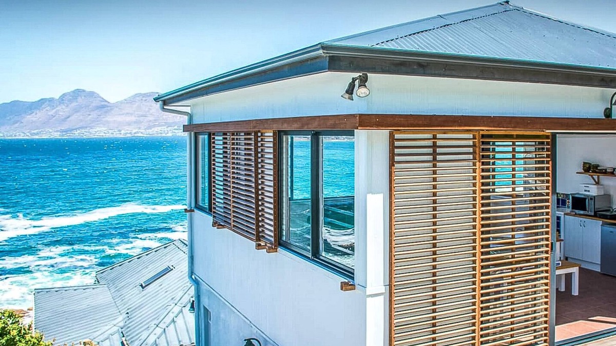 Redhill Apartment | Modern Beach Apartment
