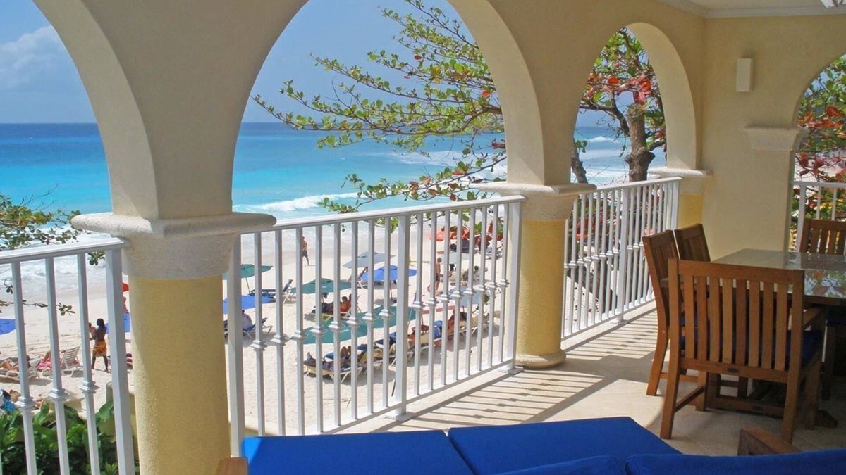 Dover Apartment | Modern Beachfront Condo with Pool - Sapphire 201