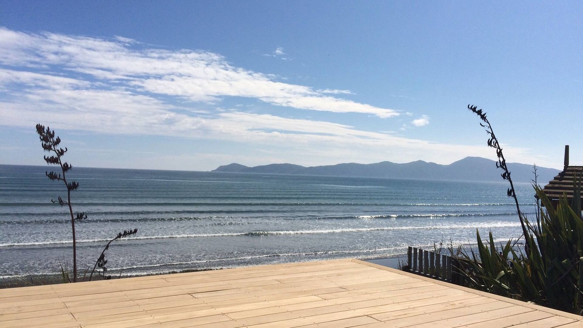 Raumati South House | Modern Beach front getaway