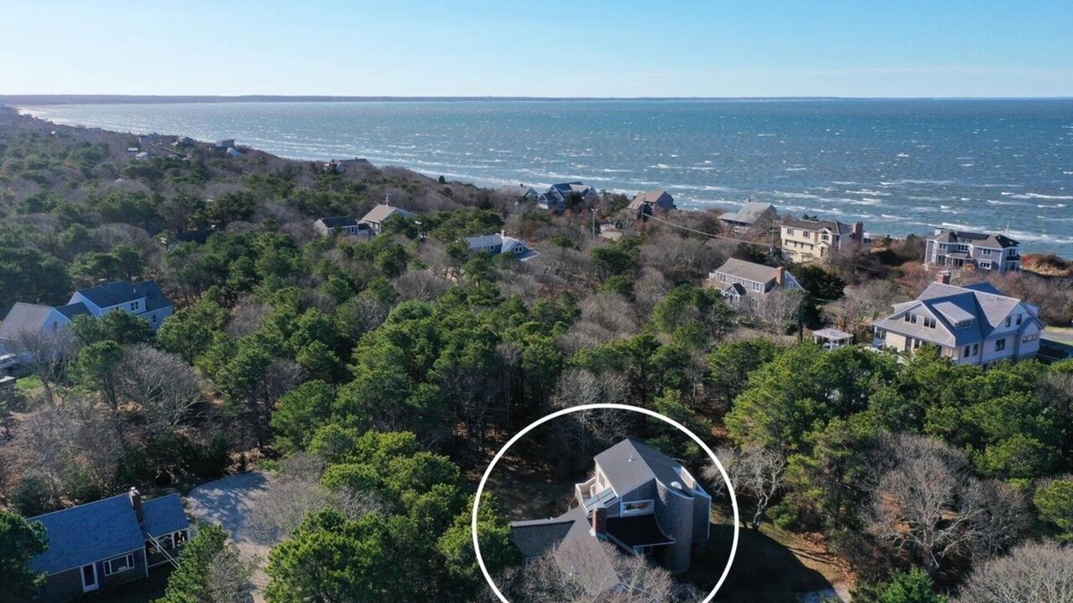 North Eastham House | Modern beach house, steps to private beach, perfect for groups!