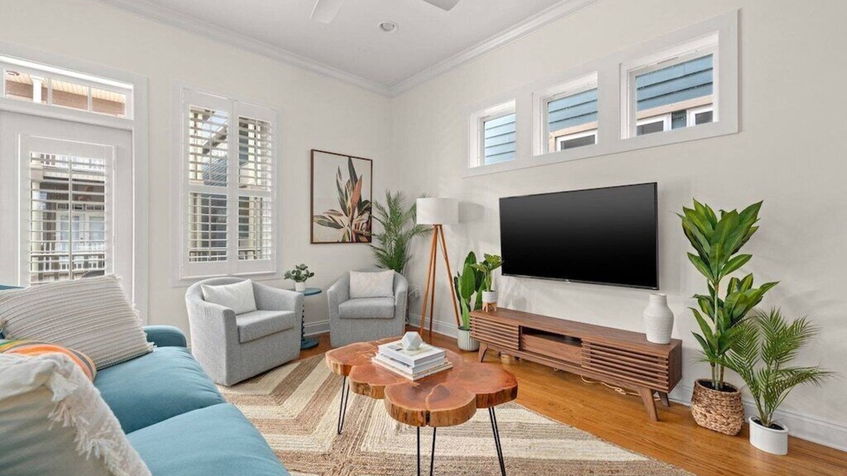 Crescent Beach House | Modern Beach Home 4 Min Walk to Beach Pool&BBQ