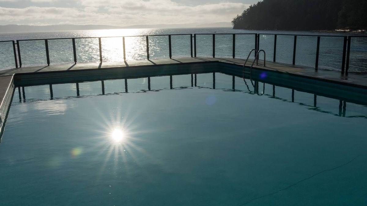 Yellow Point Condo | Modern Beachfront 2 Bedroom Condo with Amazing Views