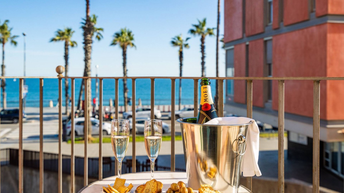 Ciutat Vella Apartment | Modern Beachfront Apartment with Balcony & Stunning Sea Views in Barceloneta
