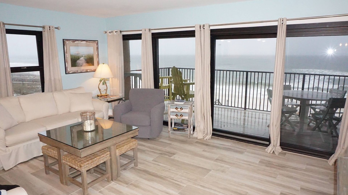 Ono Island Condo | Modern Beachfront Corner balcony , 2 Kings, 60" TV/XBox n4th FL, hear the waves