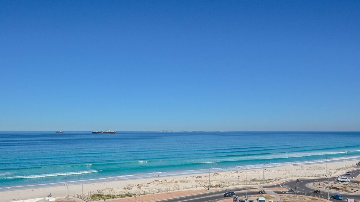 Bloubergstrand Apartment | Modern Beachfront Cape Town - Light & Bright with exceptional views