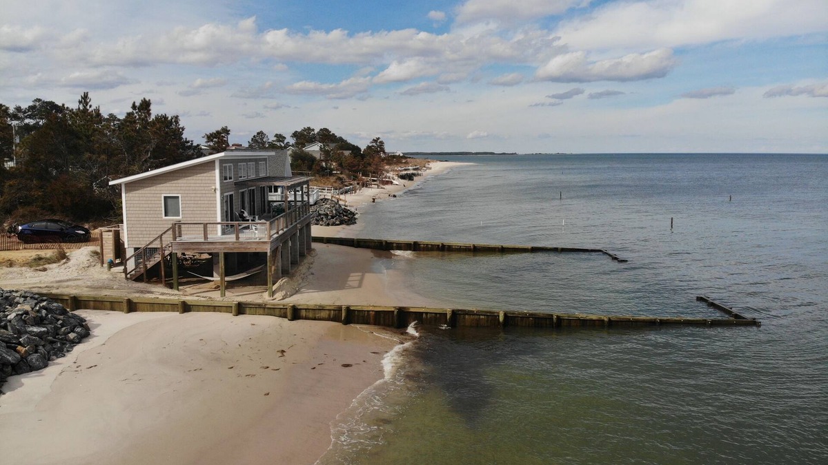 Bavon Cottage | Modern Beachfront Cottage with Endless Bay Views