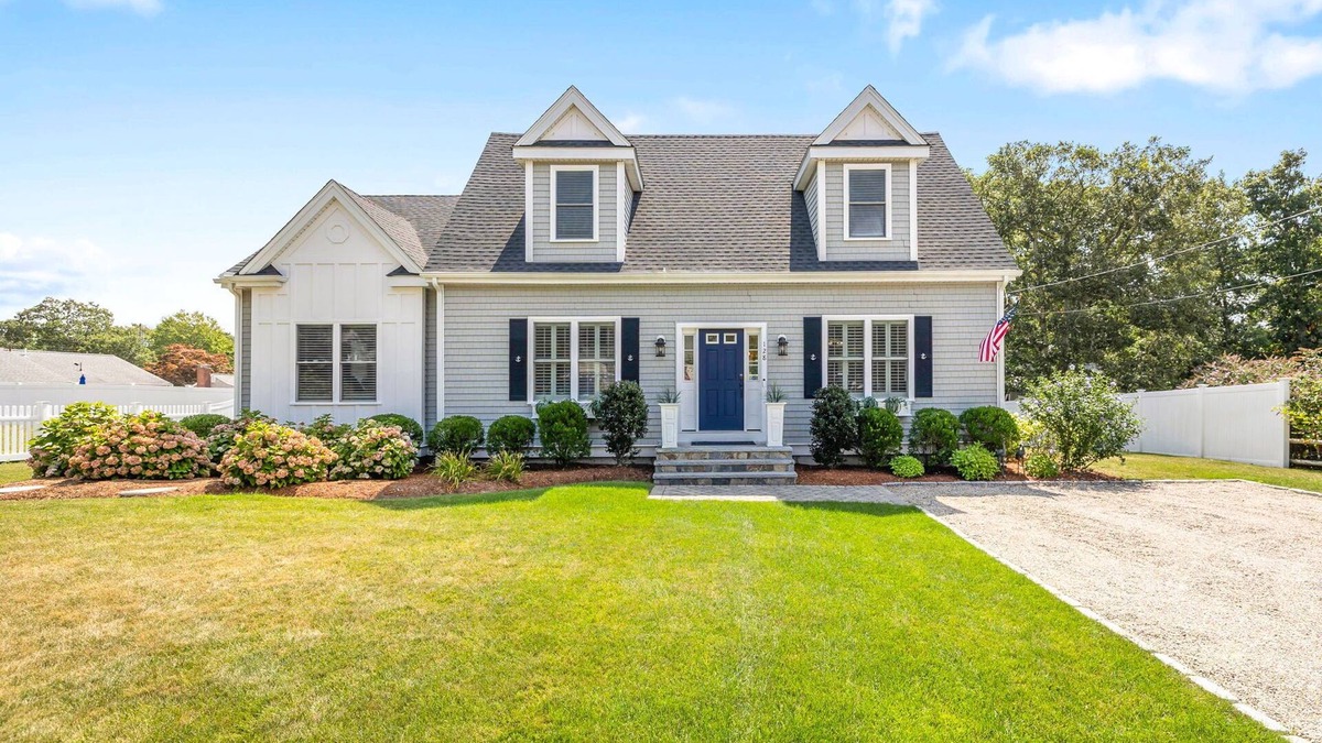 West Dennis House | Modern Beachside Luxury – 4BR Home with Plunge Pool & Pool House
