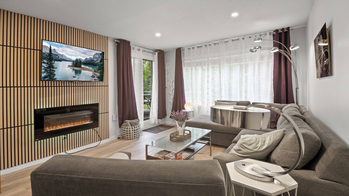 East Kootenay Condo | Modern Bear retreat ,Creekside ,Hike, Bike, Ski, Soak, Ground level