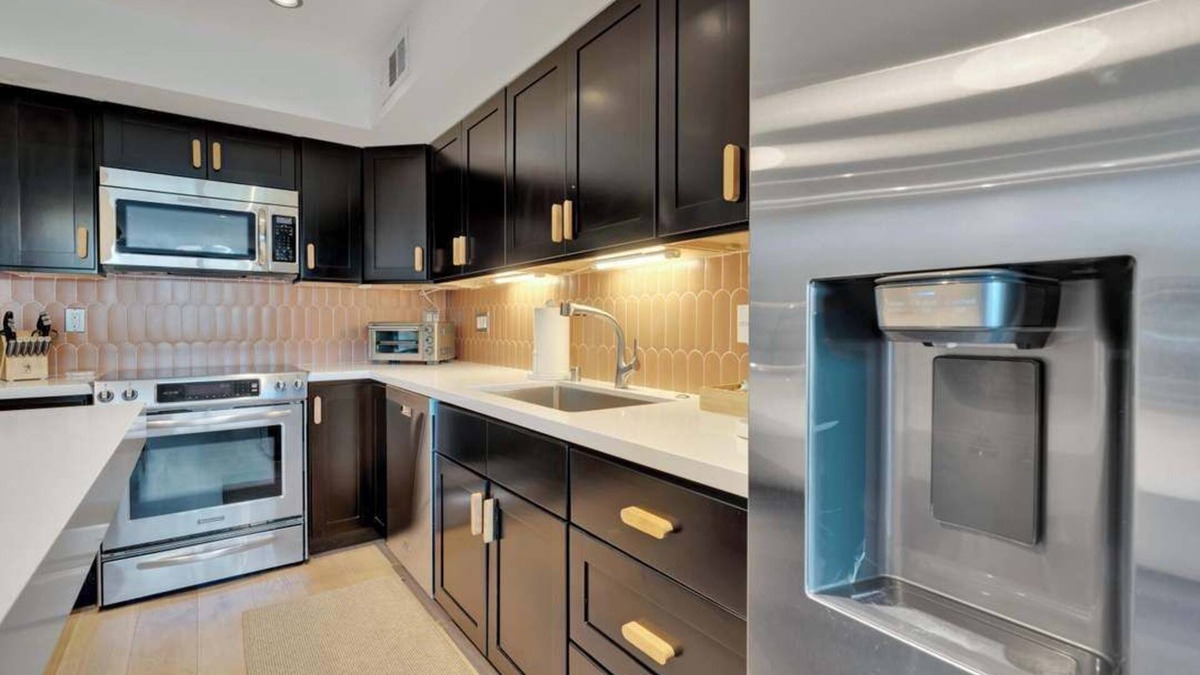 Palm Desert Condo | Modern, beautiful 2-bedroom condo in the heart of El Paseo, Palm Desert.