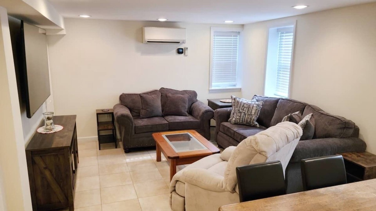 Long Beach Apartment | Modern, Beautiful & Warm Apartment Unit with Beach Passes!!!