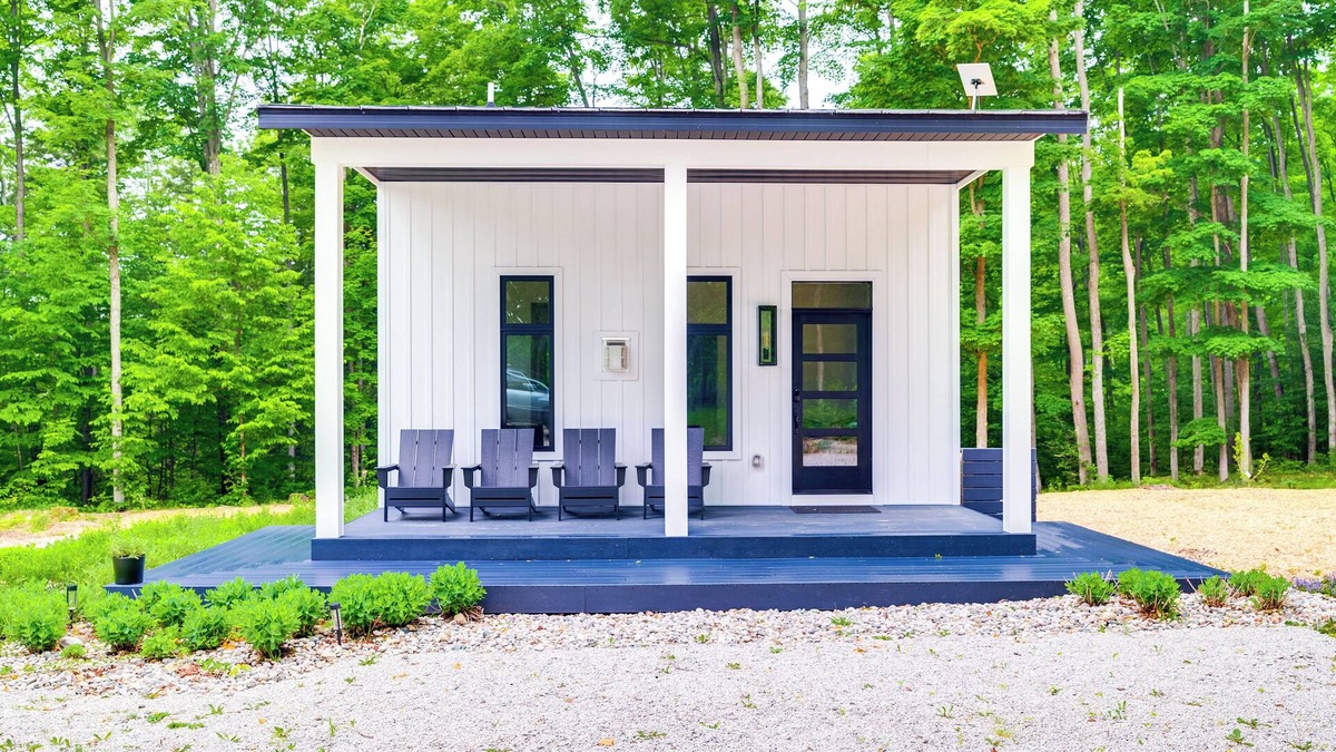 Mancelona Cabin | Modern Bellaire Cabin < 5 Mi to Lake & Slopes!