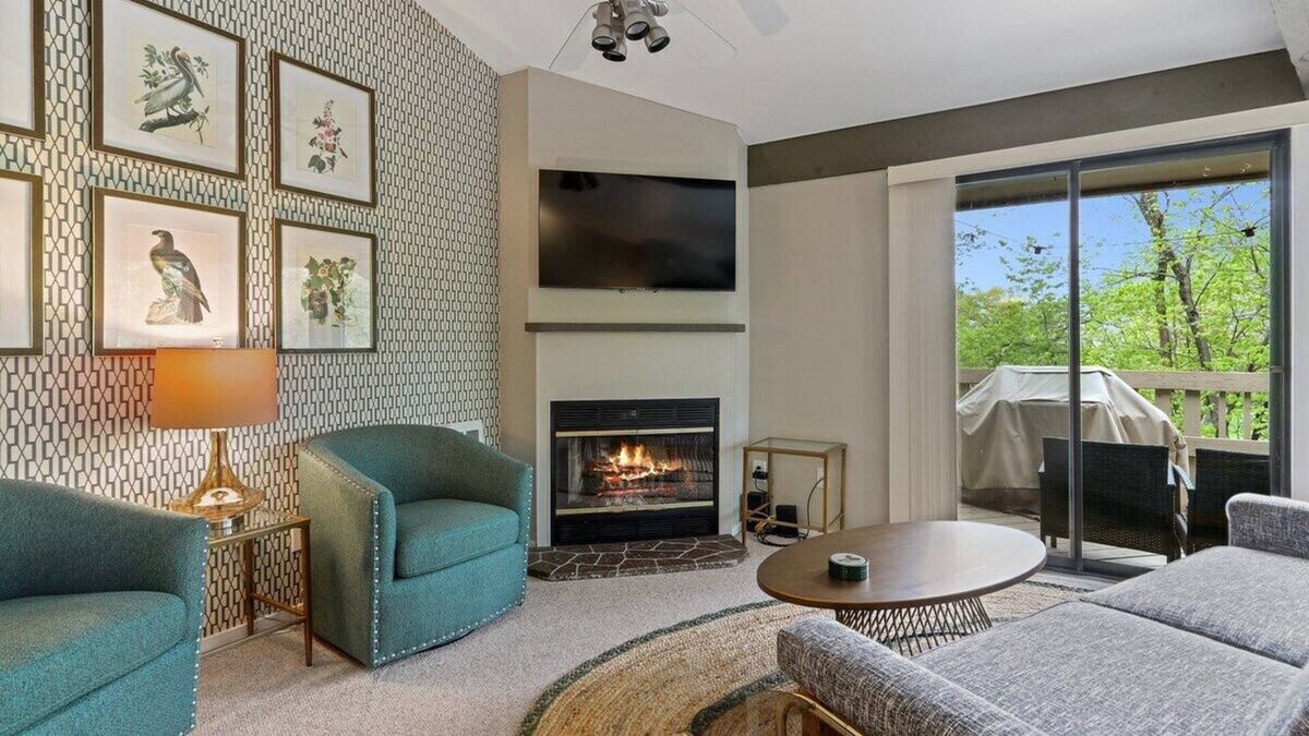 Fontana Condo | Modern Birdhouse Condo at Abbey Springs w/Golf Cart* |Private Beach |Indoor/Outdoor Pool |Clubhouse