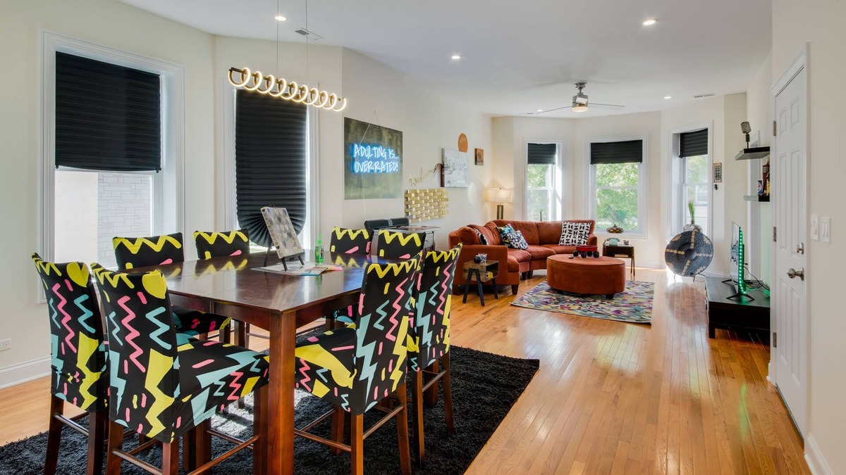 Roseland Apartment | Modern "Blast From The Past" A Real Retreat 3Bedroom Unit