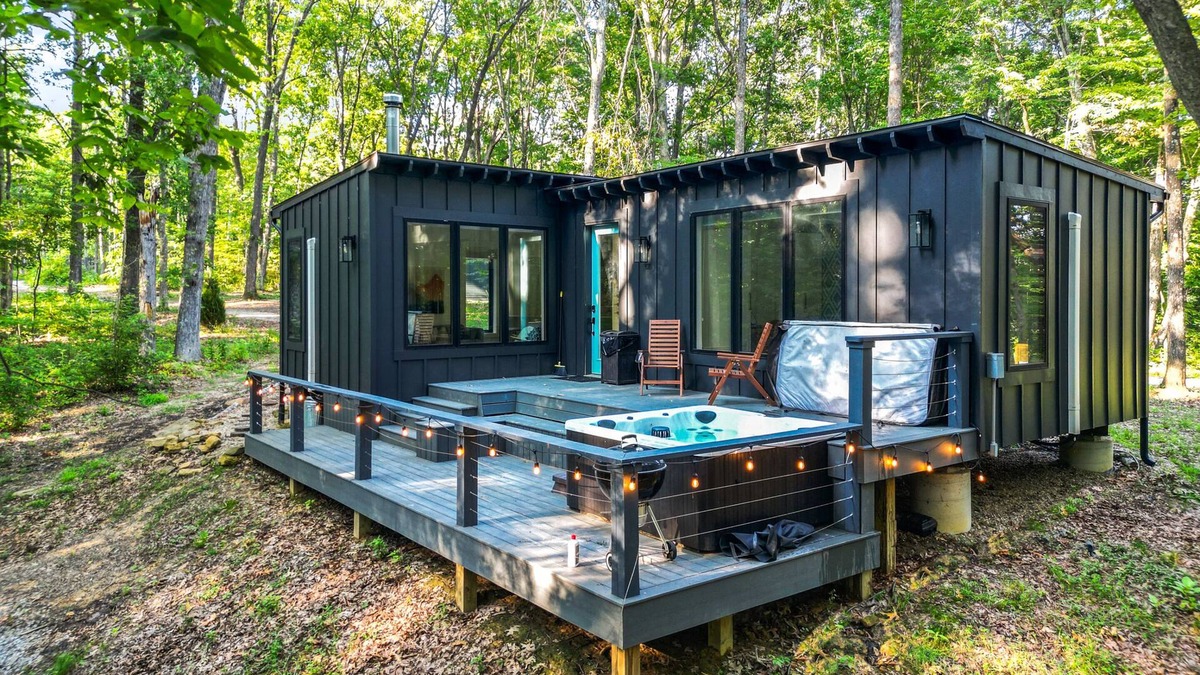 New Plymouth Cabin | Modern Boho Bungalow |Hottub & fireplace