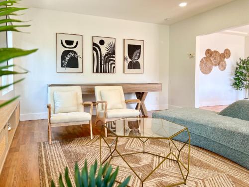 North Park House | Modern Boho Oasis - Fast Wifi & Shuffleboard!