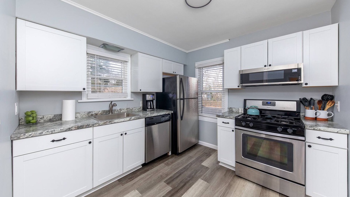 Roselawn Finance Apartment | Modern Breath of Fresh Air in a Central Location
