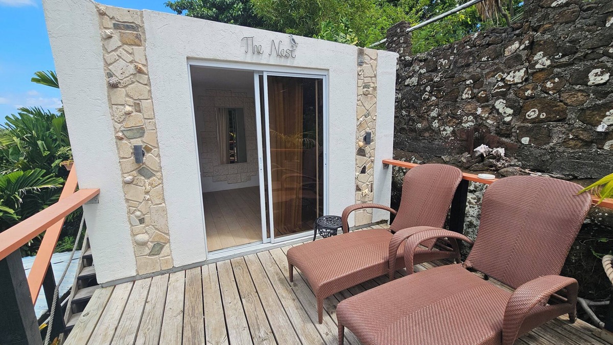 True Blue House | Modern breezy honeymoon hideaway