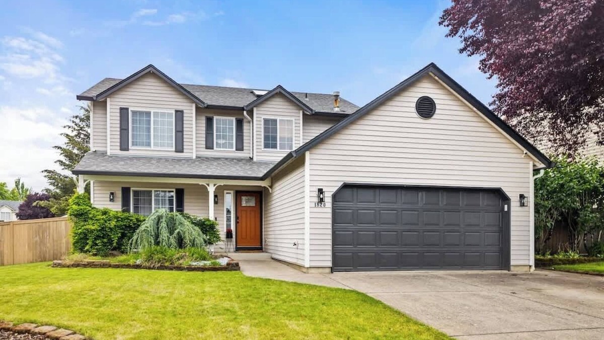 Vancouver House | Modern + Bright 3BR | Patio + Grill
