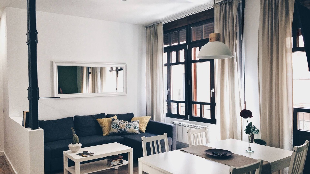 Centro House | Modern, bright and central apartment. One minute from the Plaza Mayor.