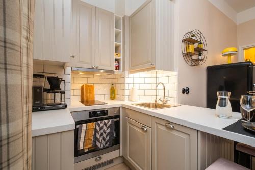 Kaisaniemi Apartment | Modern & Bright Central Helsinki