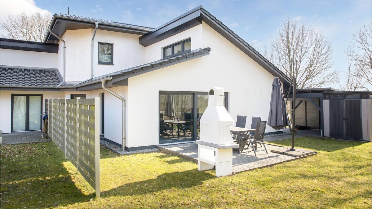 Bargenstedt House | Modern, bright cottage for a wonderful family vacation.