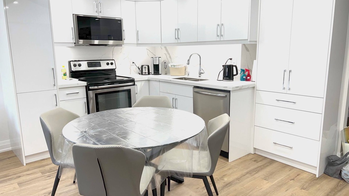 Aurora House | Modern& Bright Guest Suite+Private Entry+Free Parking