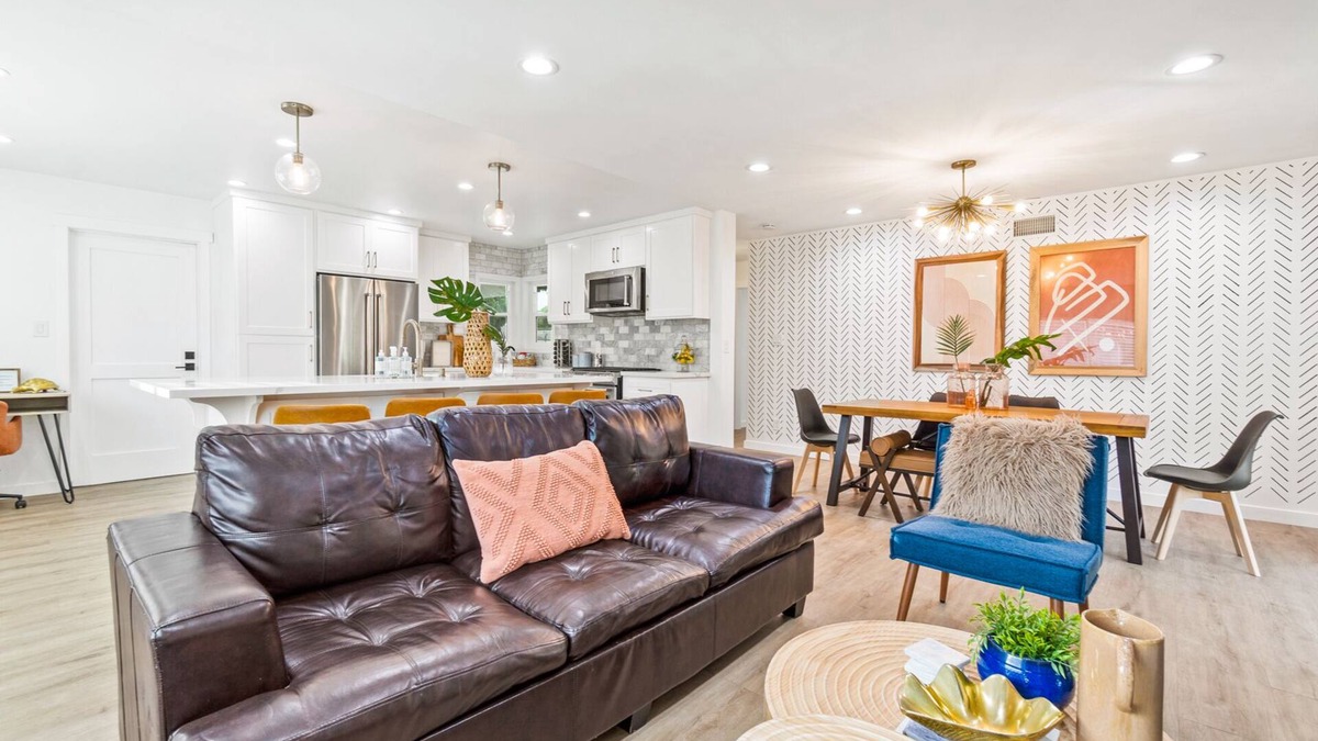 Placentia House | Modern Bright Remodeled Private House Near Disney/LA