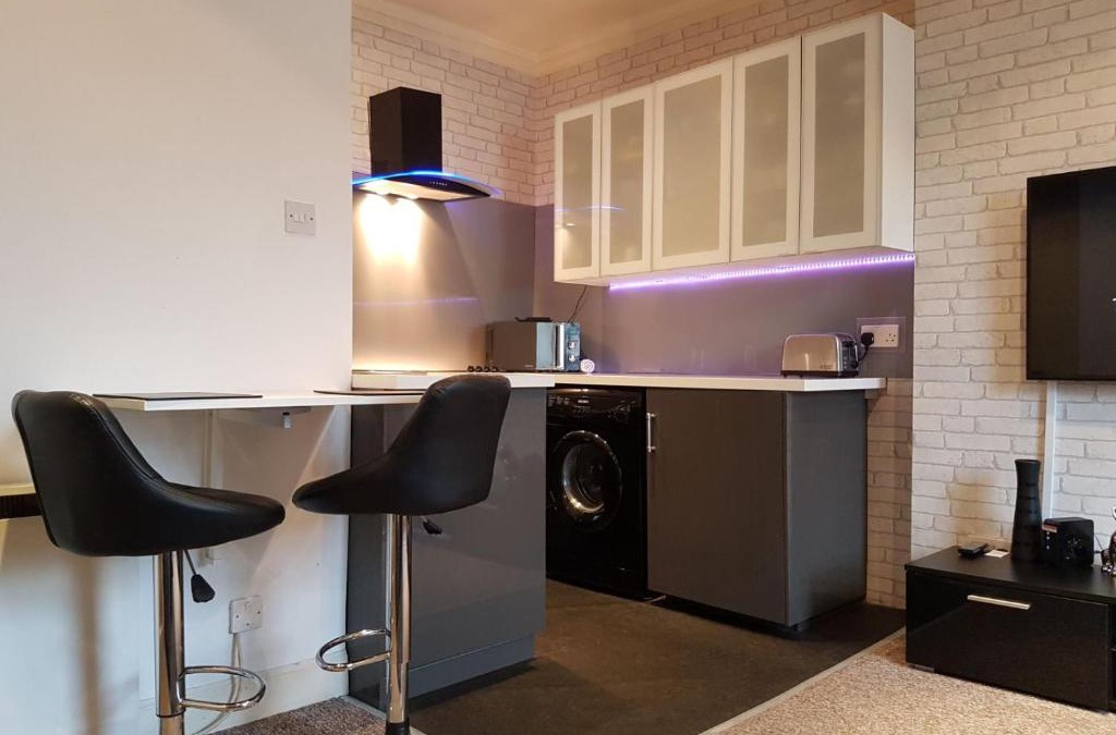 Bonnington Apartment | Modern Broughton Apartment - Walk to City Centre and St James Quarter