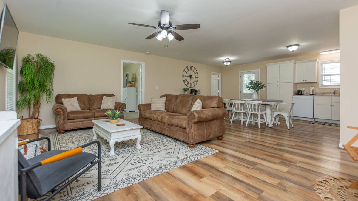 Thomasville House | Modern build w/grill and front porch | 12 mi. to HPU | Pack n' Play