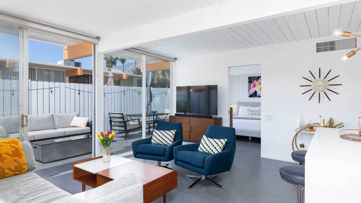 Twin Palms Condo | Modern Bungalow in Historic Ocotillo Lodge!
