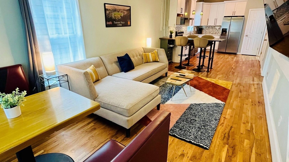 Summerhill House | Modern Bungalow | Quiet Downtown Oasis