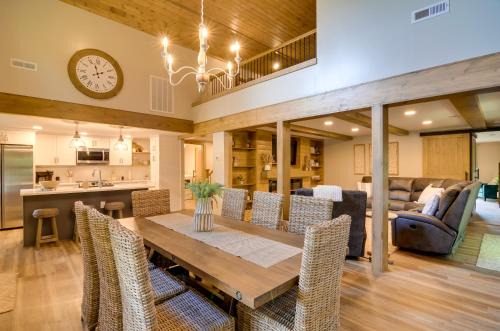 Burkesville House | Modern Burkesville Home 2 Mi to Dale Hollow Lake!