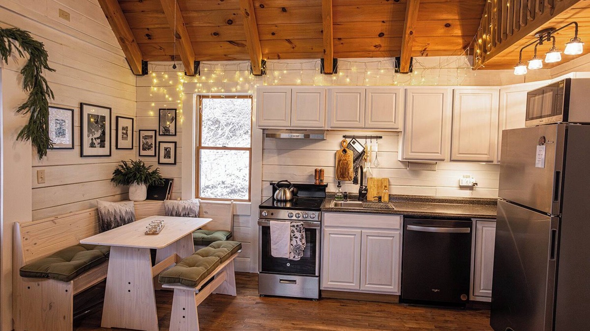 Slatyfork Farm Cabin | Modern Cabin 15 min to Snowshoe Ski Resort, Sauna, Hot Tub with Mountain Views