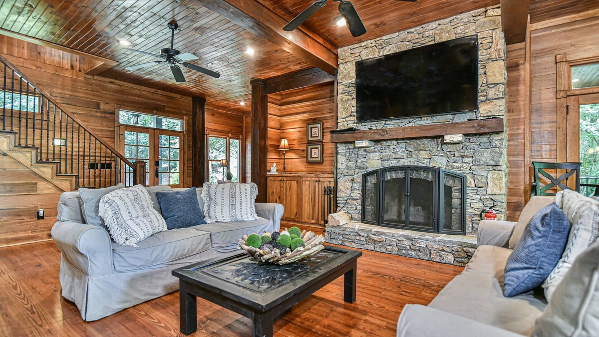 Gerton Cabin | Modern Cabin 25 Min to Asheville/10 to Lake Lure