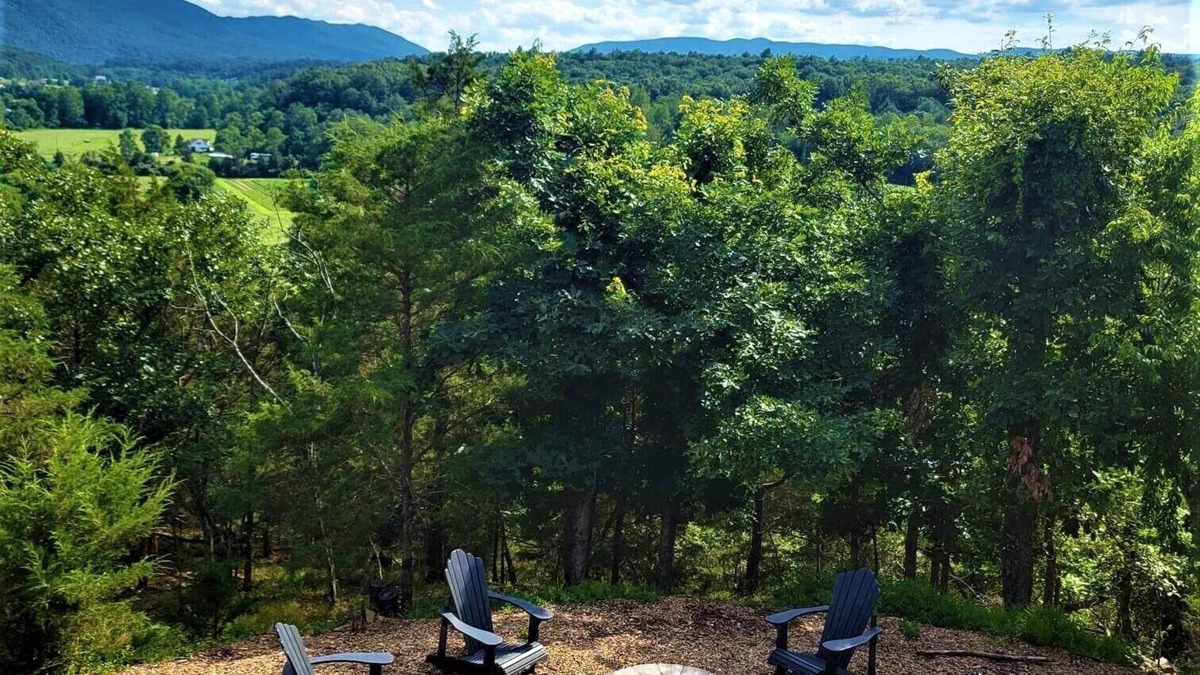 Broadway Cabin | Modern Cabin at the End of the Road, SLIDE, SHUFFLEBOARD!