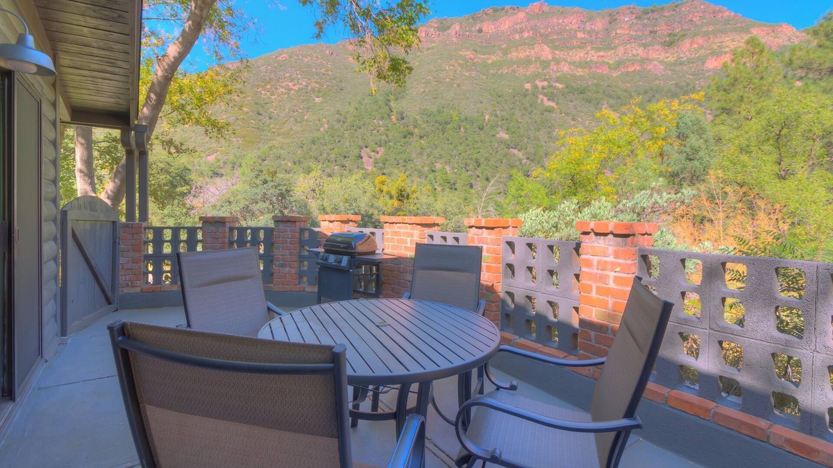 West Sedona Cabin | Modern cabin for 4 with views of the red rocks and next to Slide Rock State park