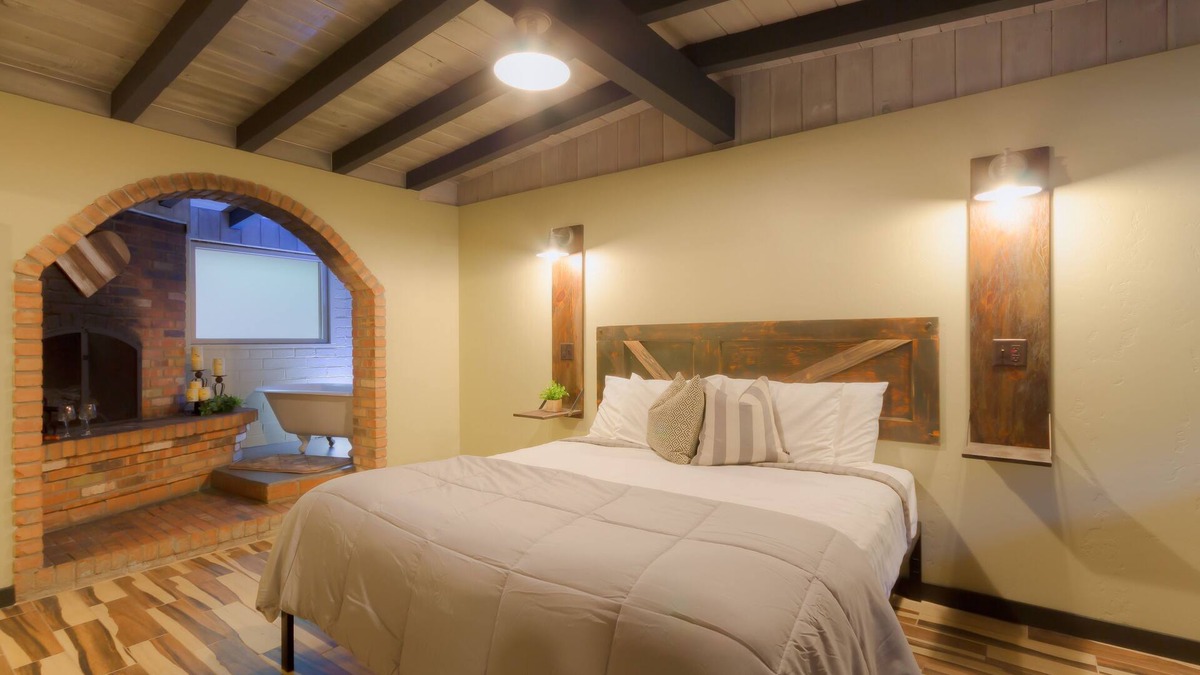 West Sedona Cabin | Modern cabin for 4 with views of the red rocks and next to Slide Rock State park