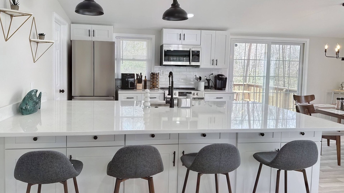 Locust Grove Cabin | Modern Cabin Getaway in Lake of the Woods Community