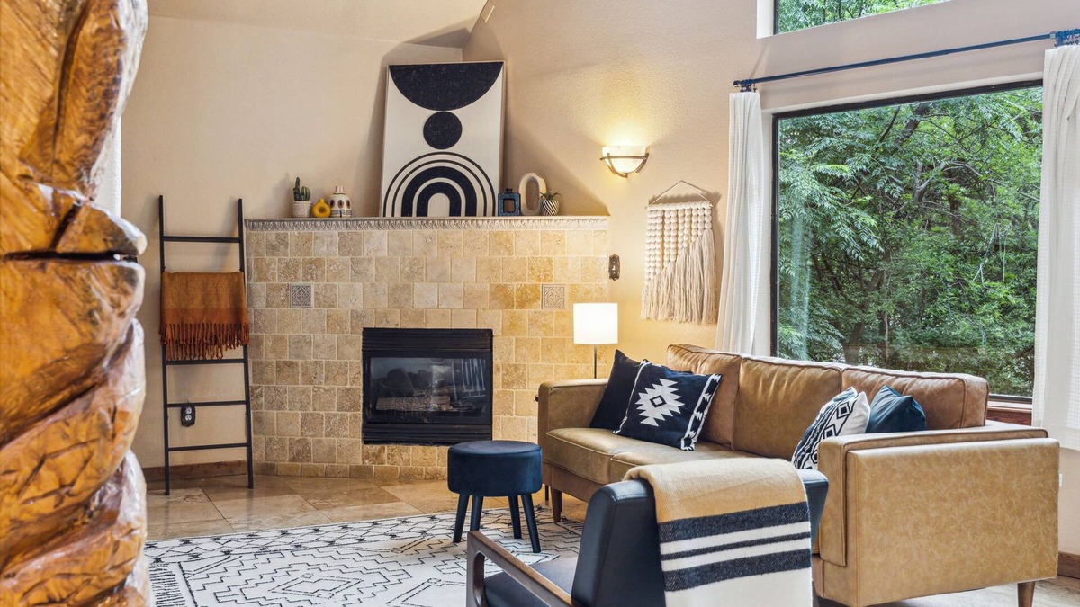 Oak Cliff Cabin | Modern Cabin Getaway in the Heart of Dallas