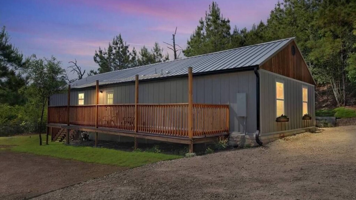 Bastrop Cabin | Modern Cabin Nestled in a Pine Forest, Near Austin