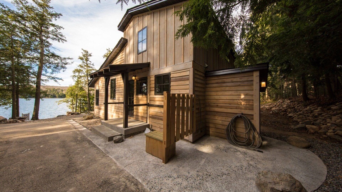 Crandon Cabin | Modern Cabin on Pristine Lake Lucerne – A Lakeside Retreat!
