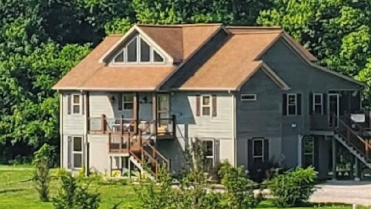 Burkesville Cabin | Modern Cabin on trophy section of Cumberland River-Minutes to Dale Hollow