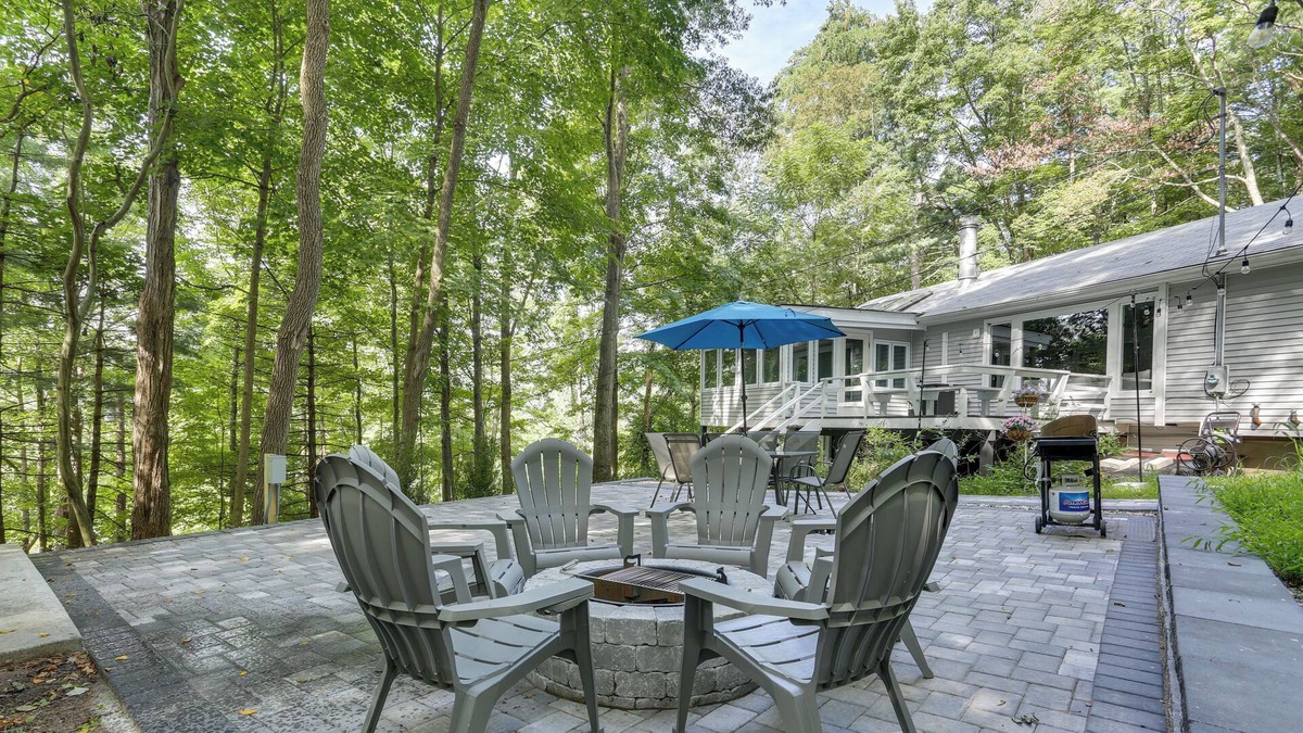 Sparrow Bush Cabin | Modern Cabin Retreat, 4 Mi to Delaware River!