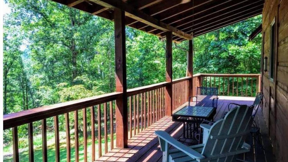 Faber Cabin | Modern Cabin; River! 13 acres! Hiking! Wineries!